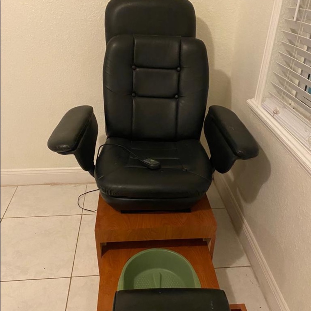 Nail chair